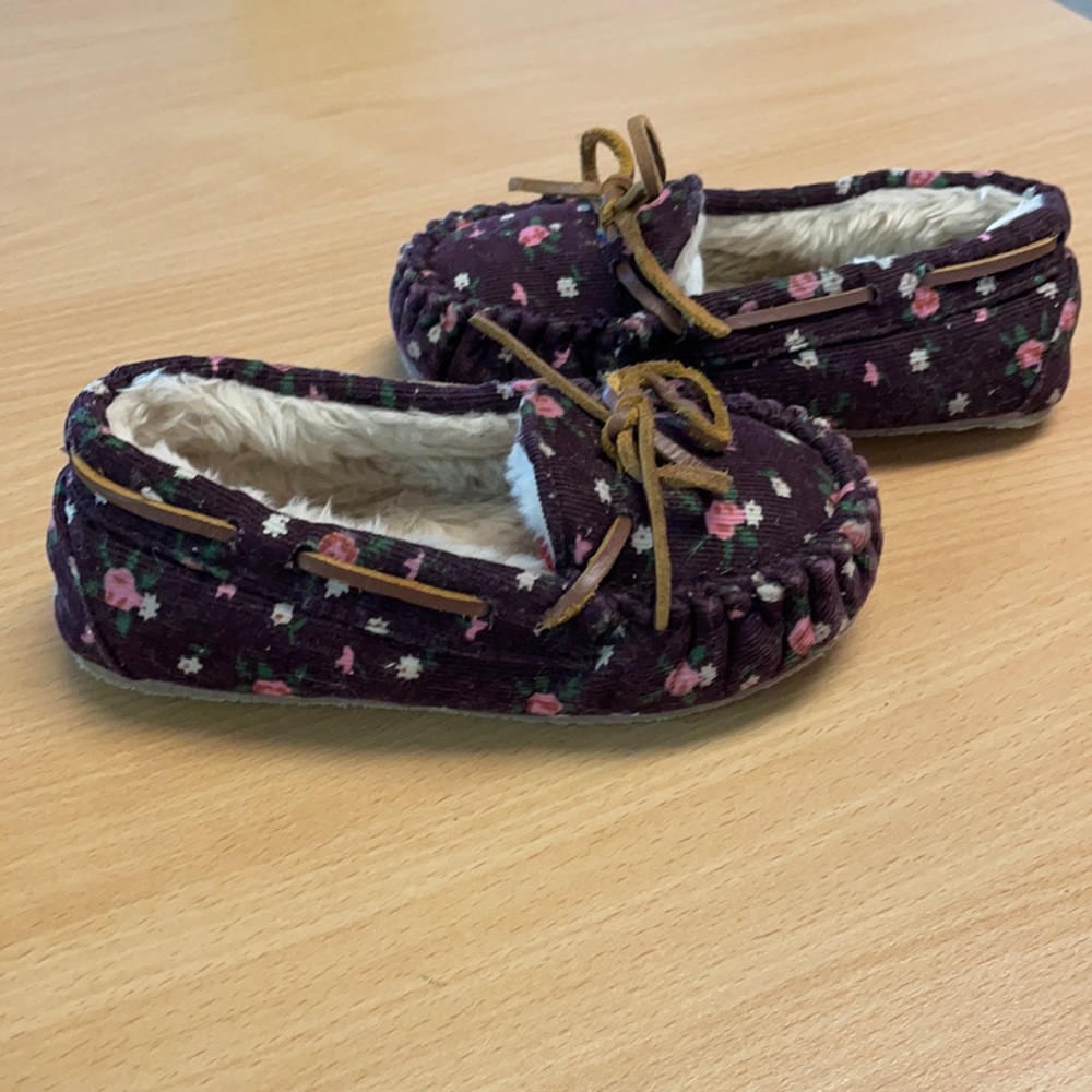 Minnetonka Cassie Corduroy Slippers